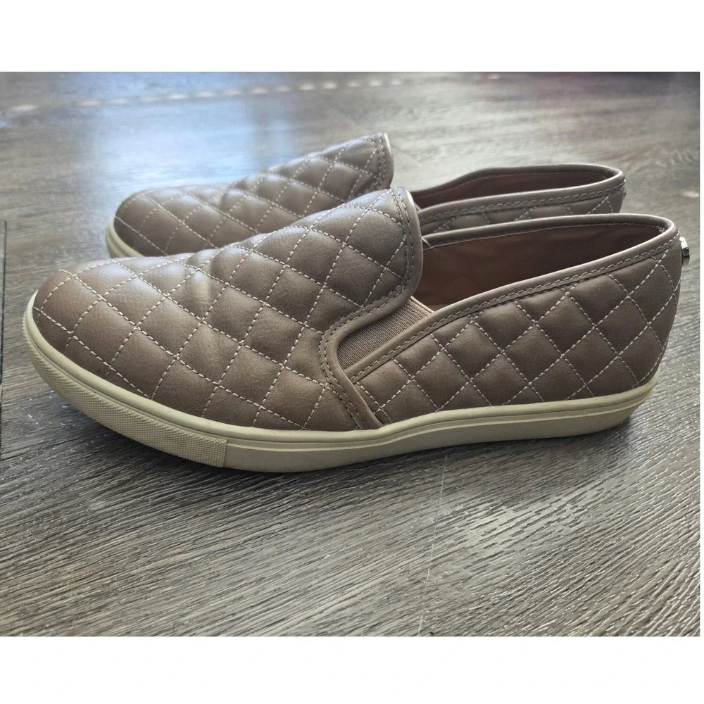 Steve Madden Ecentrcq Sneaker Womens 9 Taupe Quilted Slip On ECENTRCQ. No Box